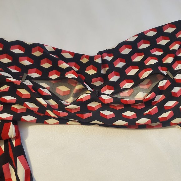 NWT WHBW Black w/ Red and Pink 3D Design Dress w/ Split Bell Sleeve Size XS - Picture 6 of 12